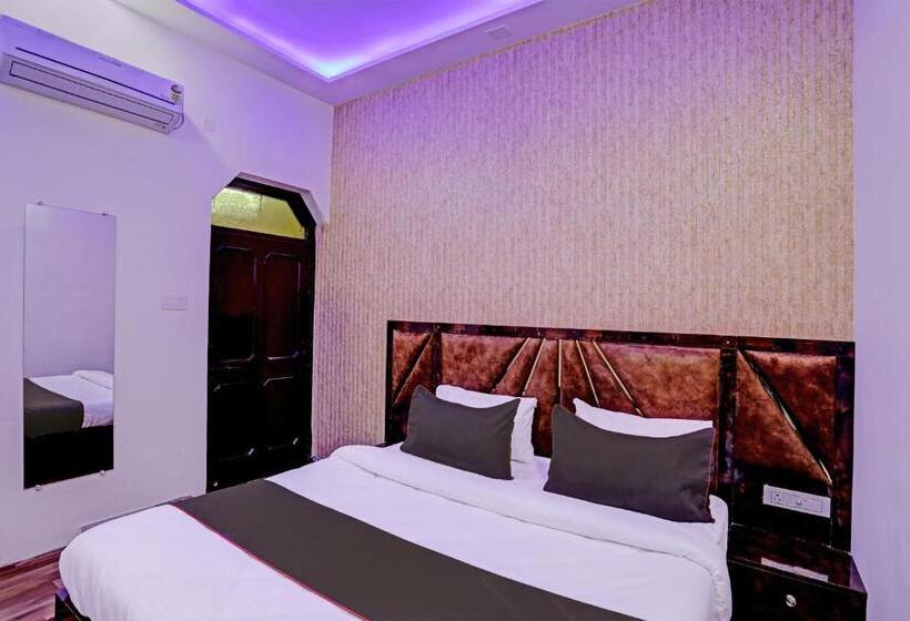 هتل Collection O Saket Villa