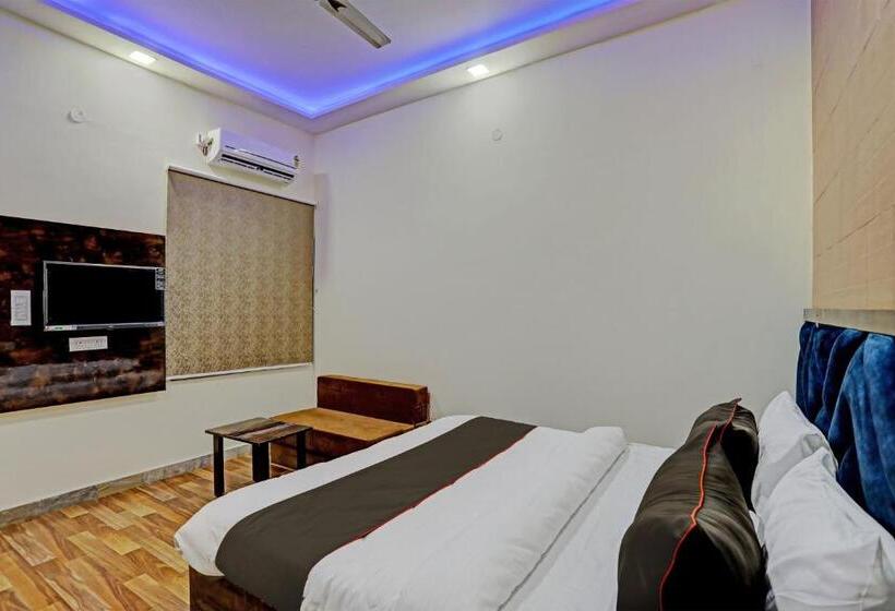 هتل Collection O Saket Villa