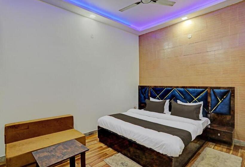 هتل Collection O Saket Villa