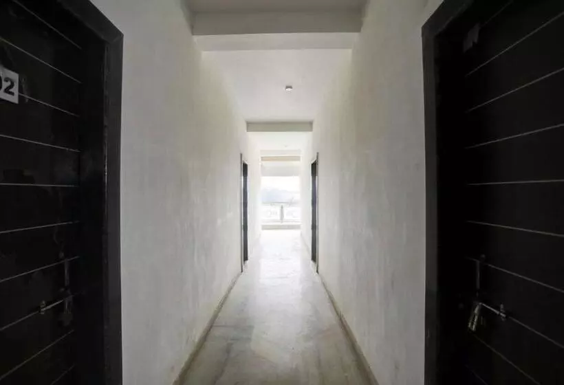 ホテル Oyo Raj Mahal