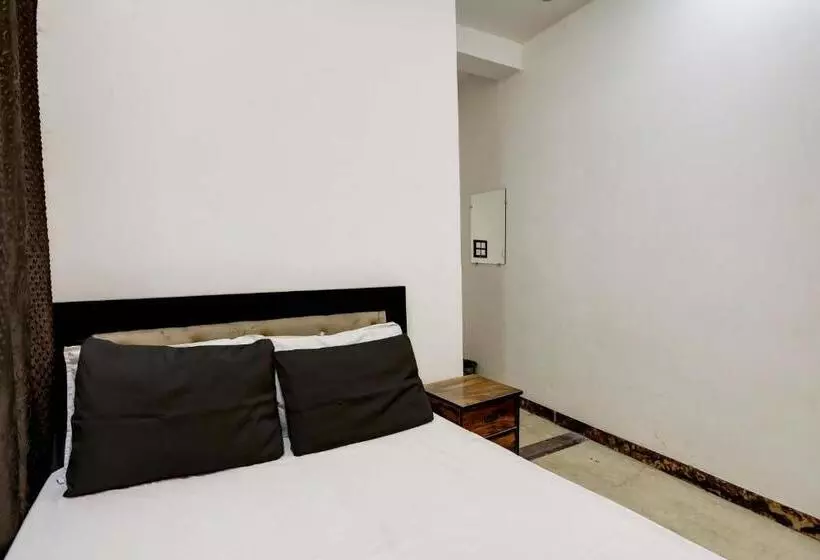 ホテル Oyo Raj Mahal