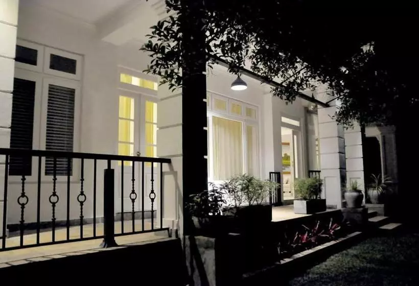 Aamiaismajoitus (B&B) Rose Hill Bungalow