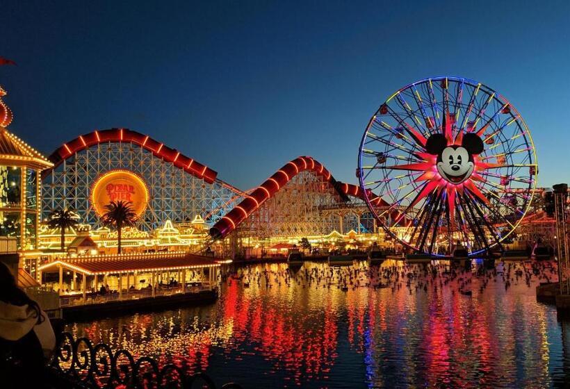 צימר Studio City Contemporary Villa With Pool Sleeps 10