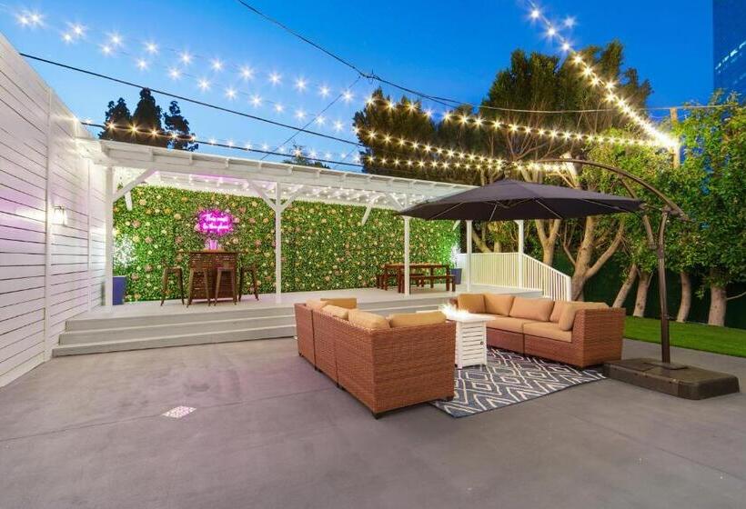 צימר Studio City Contemporary Villa With Pool Sleeps 10