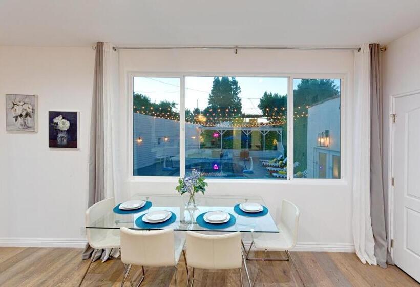 צימר Studio City Contemporary Villa With Pool Sleeps 10