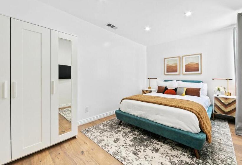 צימר Studio City Contemporary Villa With Pool Sleeps 10