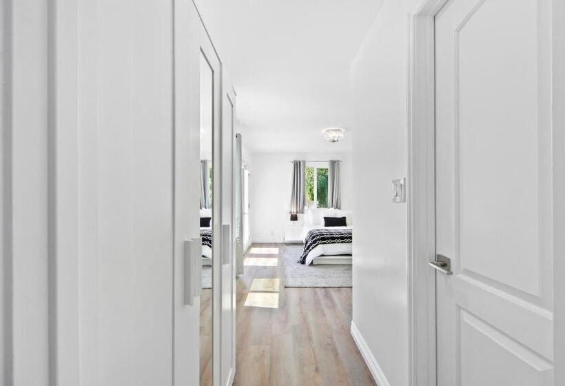 צימר Studio City Contemporary Villa With Pool Sleeps 10