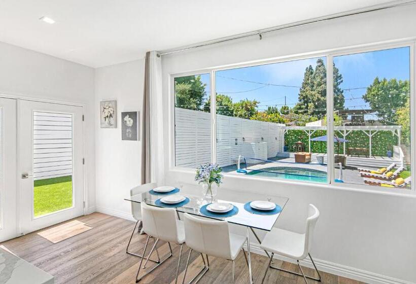 צימר Studio City Contemporary Villa With Pool Sleeps 10