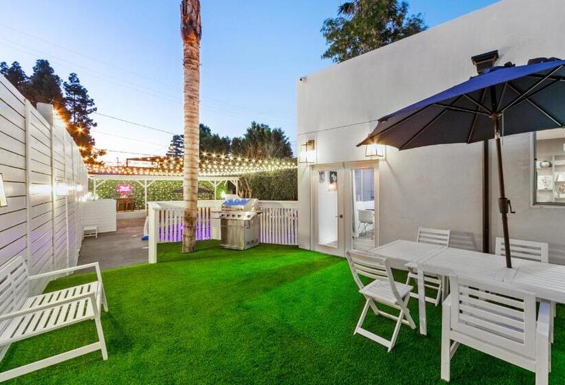 צימר Studio City Contemporary Villa With Pool Sleeps 10