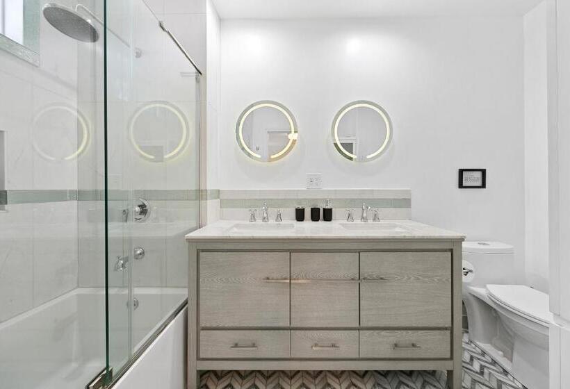 צימר Studio City Contemporary Villa With Pool Sleeps 10