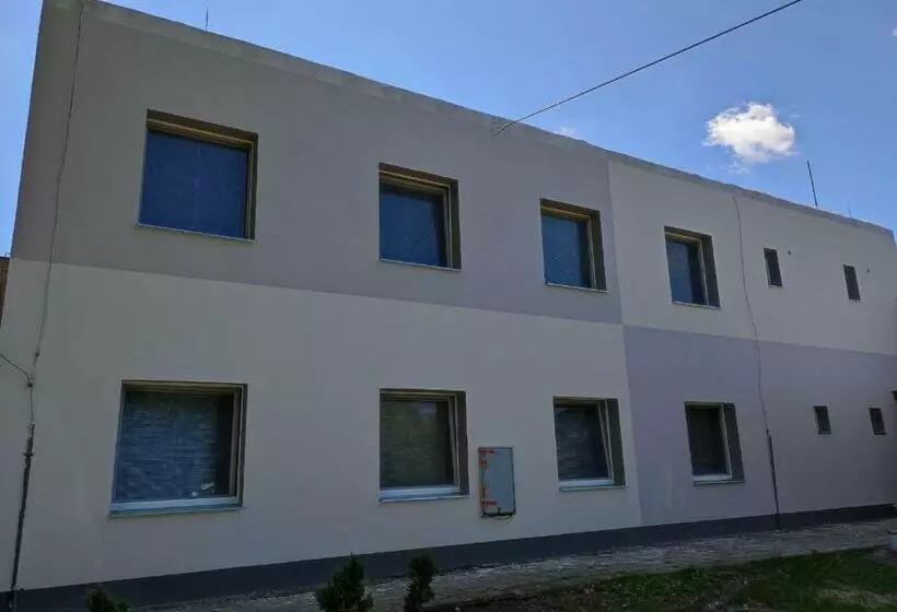 ユースホステル Ubytovna Březí