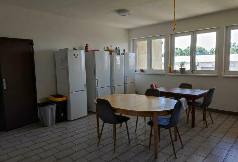 فندق صغير Ubytovna Březí