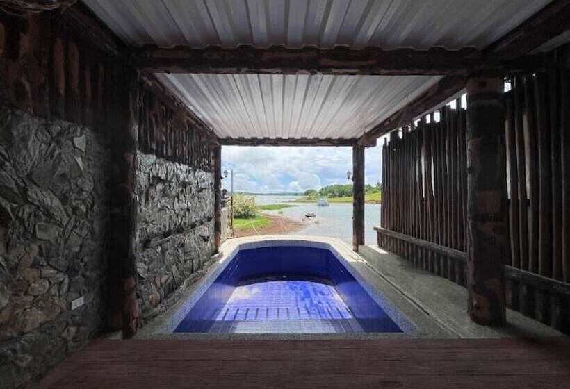 호텔 Camotes Lake House