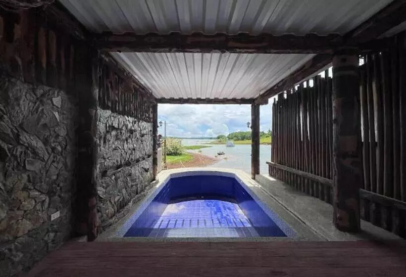 ホテル Camotes Lake House