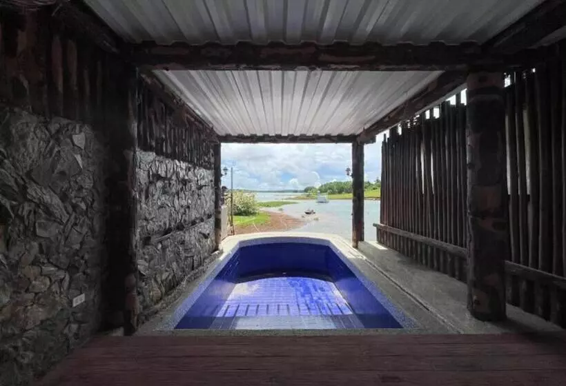 ホテル Camotes Lake House