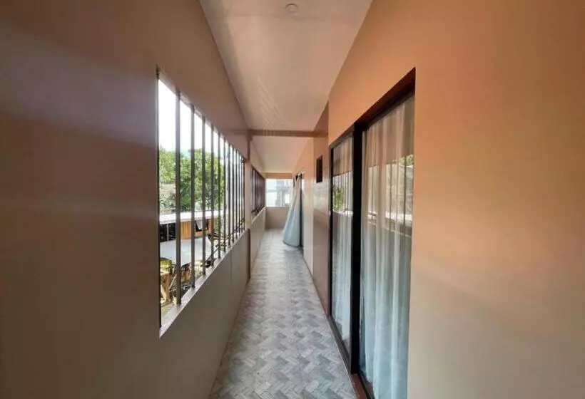 ホテル Camotes Lake House