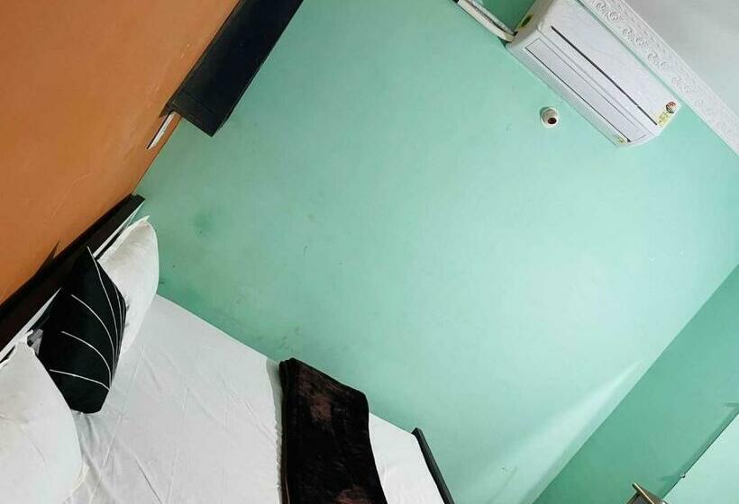 Hotel Spot On Runway Restaurant And