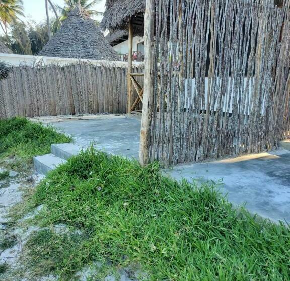 فنادق الكبسولة Kibwana Village Bungalows