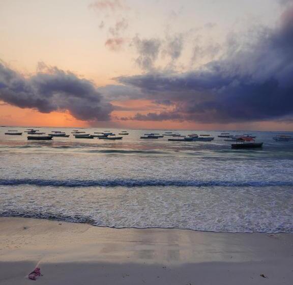 فنادق الكبسولة Kibwana Village Bungalows