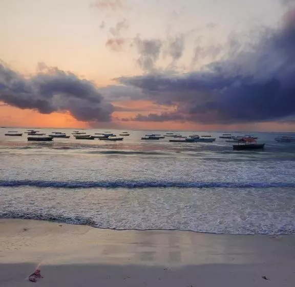 Kapselihotelli Kibwana Village Bungalows