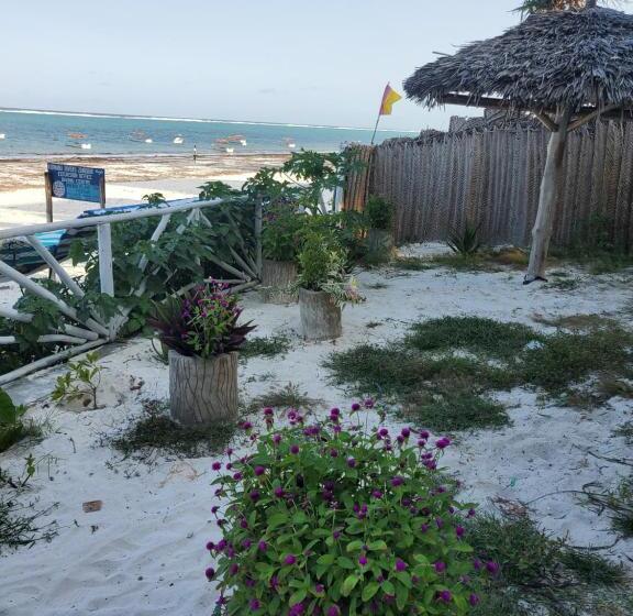 فنادق الكبسولة Kibwana Village Bungalows