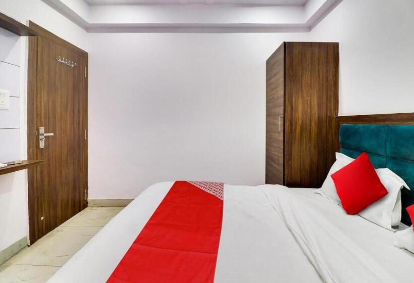 בית מלון כפרי Oyo Flagship 81470 Annu Residency