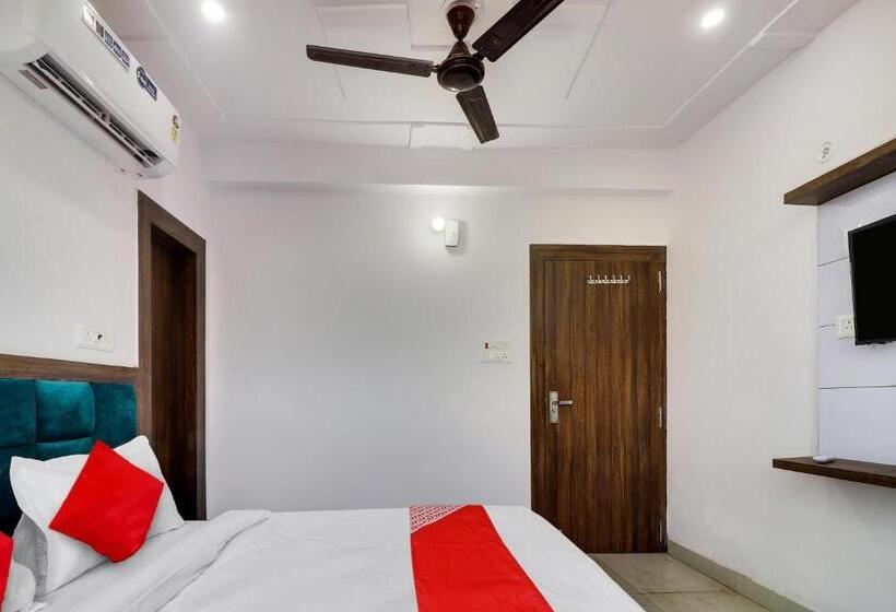 בית מלון כפרי Oyo Flagship 81470 Annu Residency