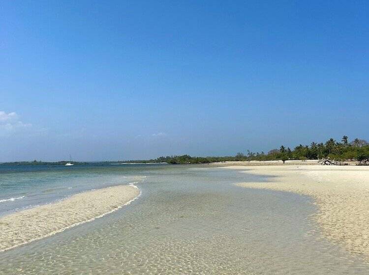 هتل The Funzi Keys