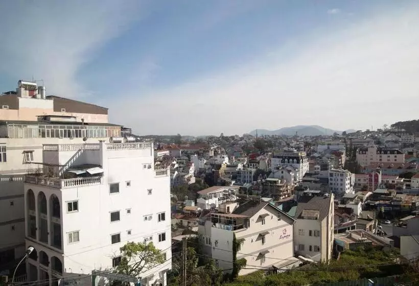 Tâm Dung Hotel Standard Quad