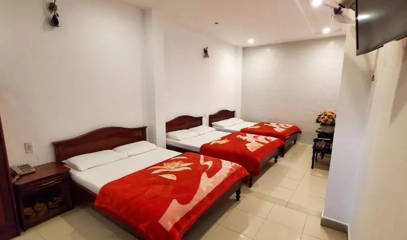 Tâm Dung Hotel Standard Quad