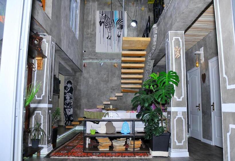 هاستل Art House Sweet Home