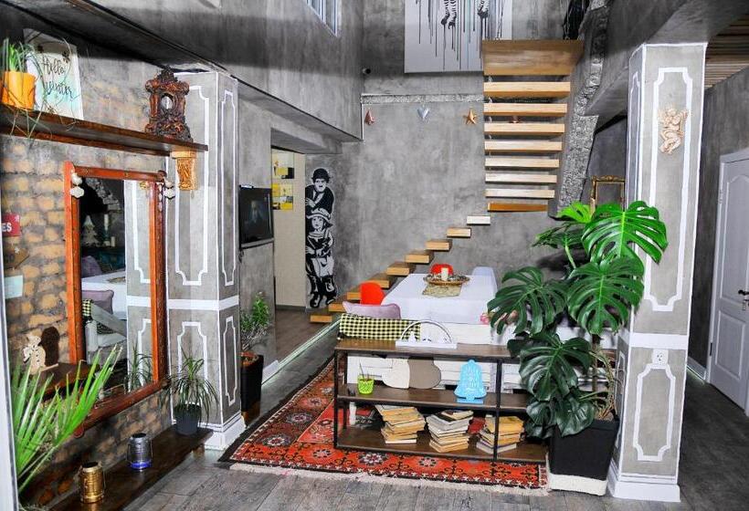 هاستل Art House Sweet Home