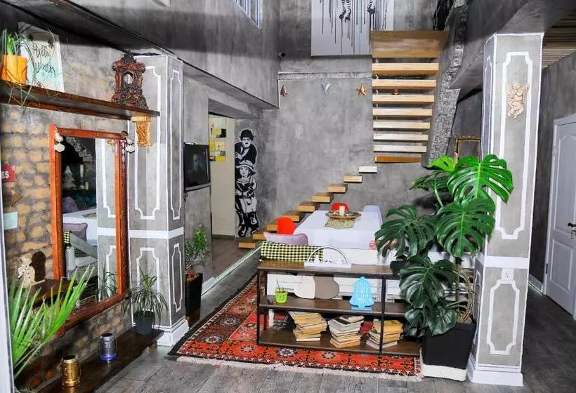 هاستل Art House Sweet Home