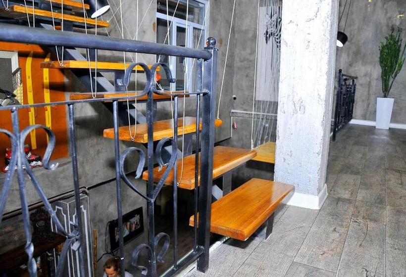 هاستل Art House Sweet Home