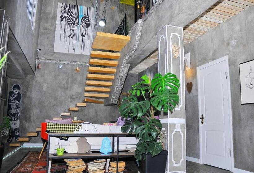 هاستل Art House Sweet Home