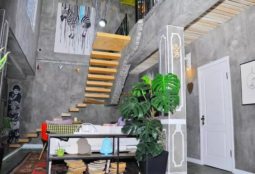 هاستل Art House Sweet Home