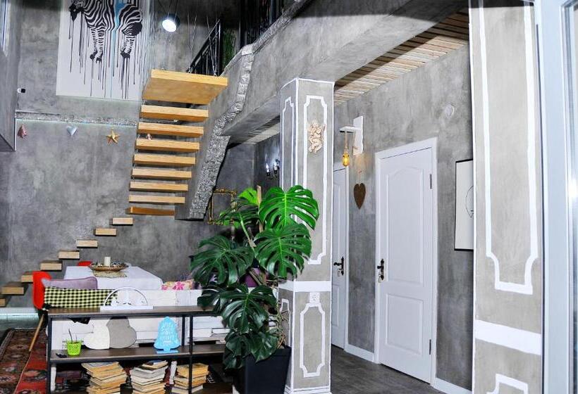 هاستل Art House Sweet Home