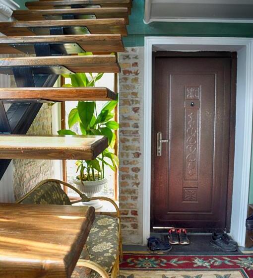 هاستل Art House Sweet Home