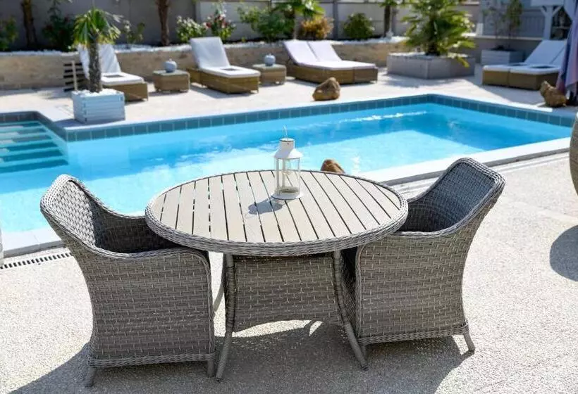 Aamiaismajoitus (B&B) Appartement Avec Piscine De La Croix