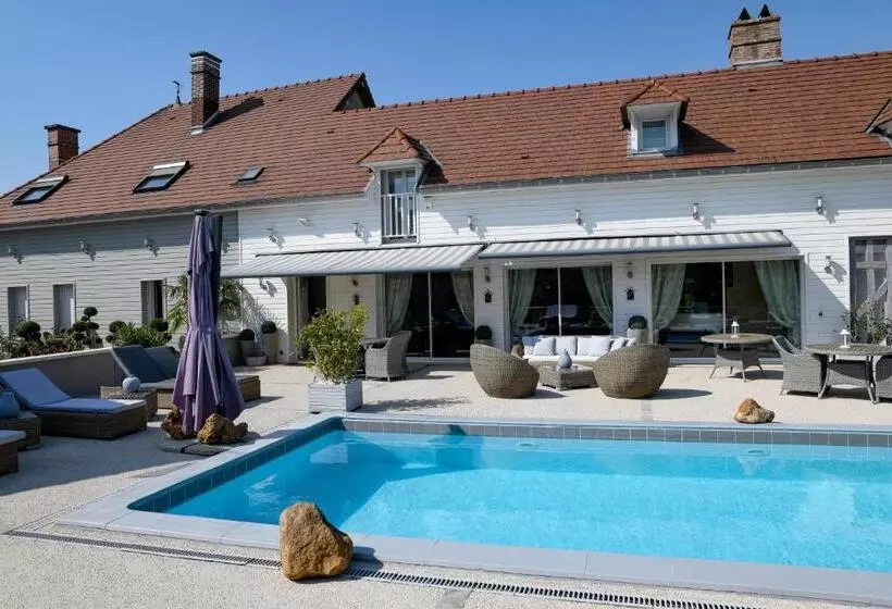 Aamiaismajoitus (B&B) Appartement Avec Piscine De La Croix