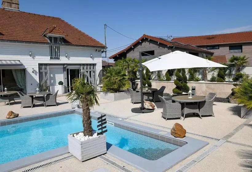 Aamiaismajoitus (B&B) Appartement Avec Piscine De La Croix