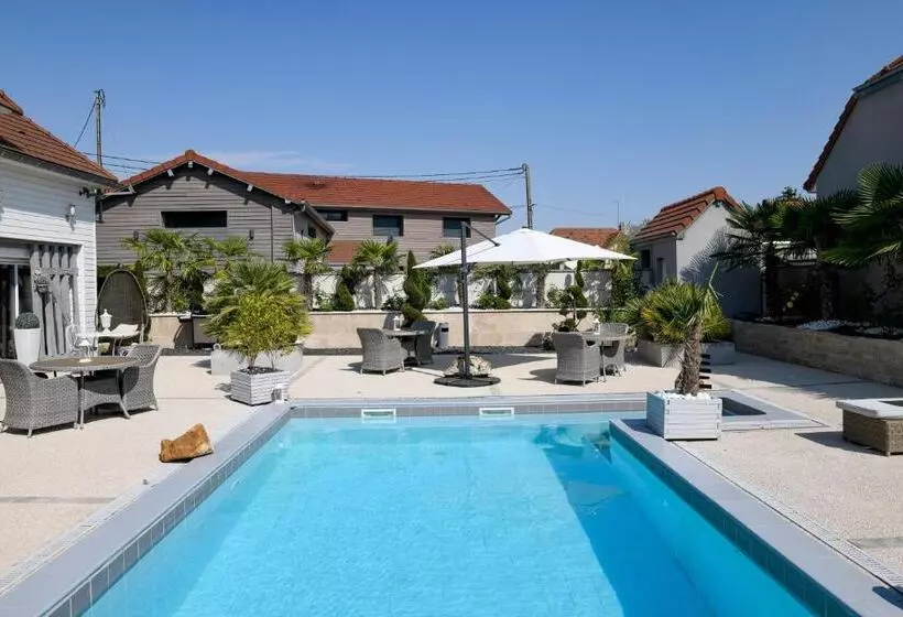 Aamiaismajoitus (B&B) Appartement Avec Piscine De La Croix