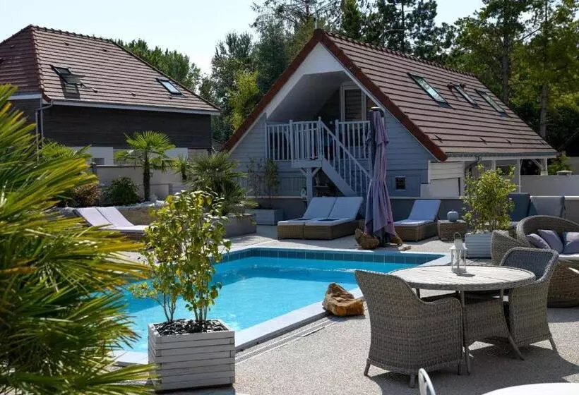 Aamiaismajoitus (B&B) Appartement Avec Piscine De La Croix