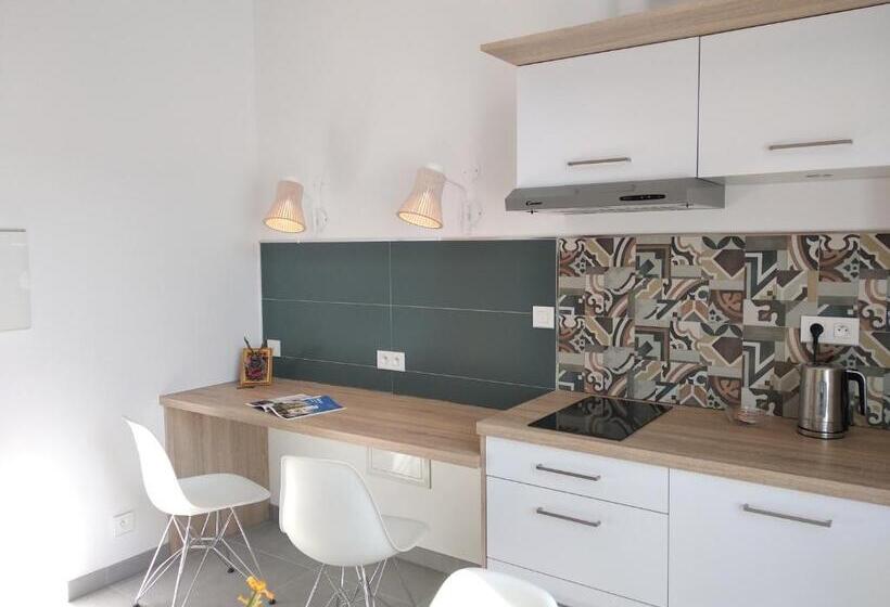 تختخواب و صبحانه Clos Des Moulins