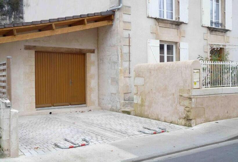 تختخواب و صبحانه Clos Des Moulins