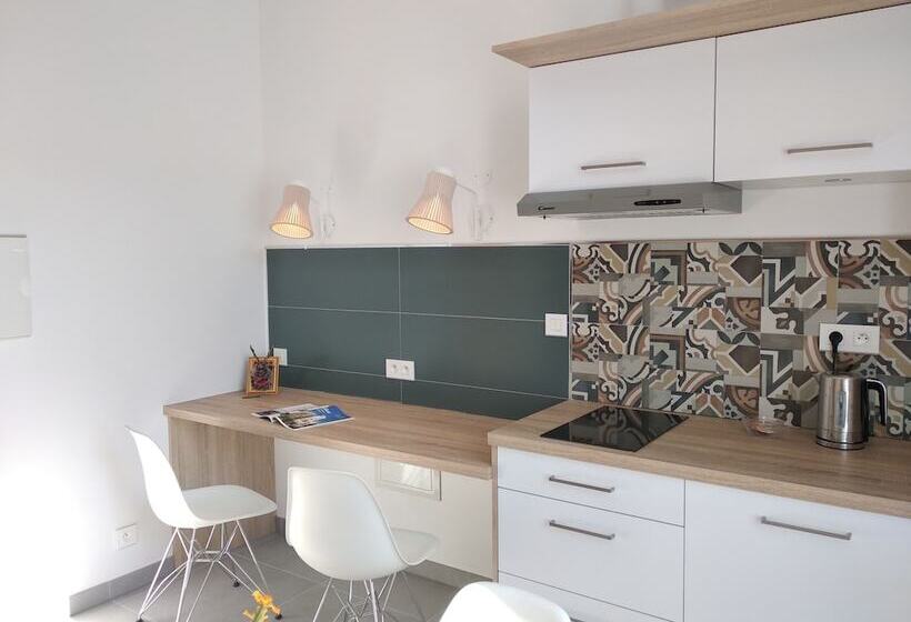 تختخواب و صبحانه Clos Des Moulins