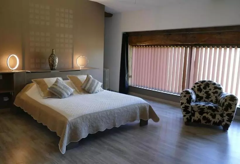 تختخواب و صبحانه Domaine Du Vernay