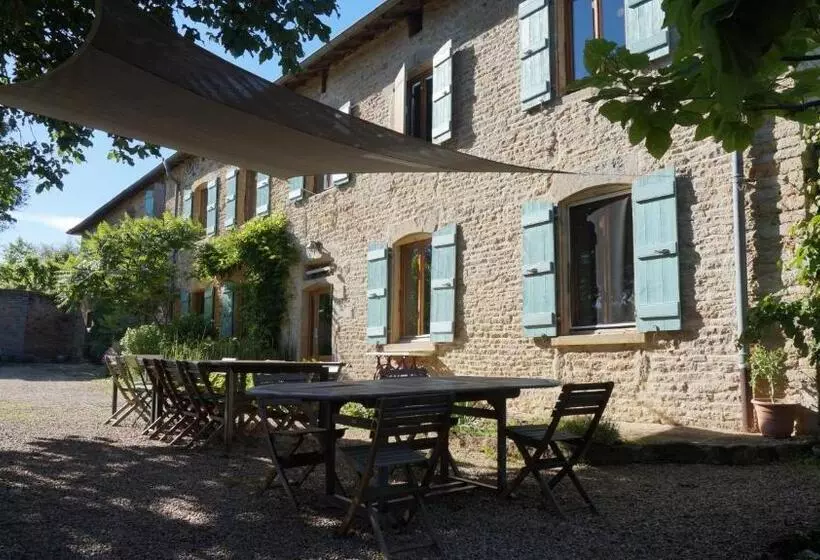 تختخواب و صبحانه Domaine Du Vernay