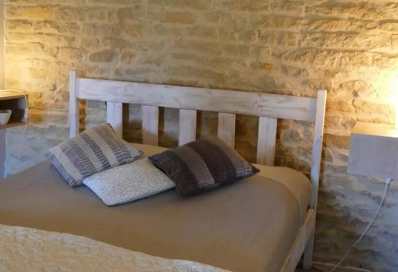 تختخواب و صبحانه Domaine Du Vernay