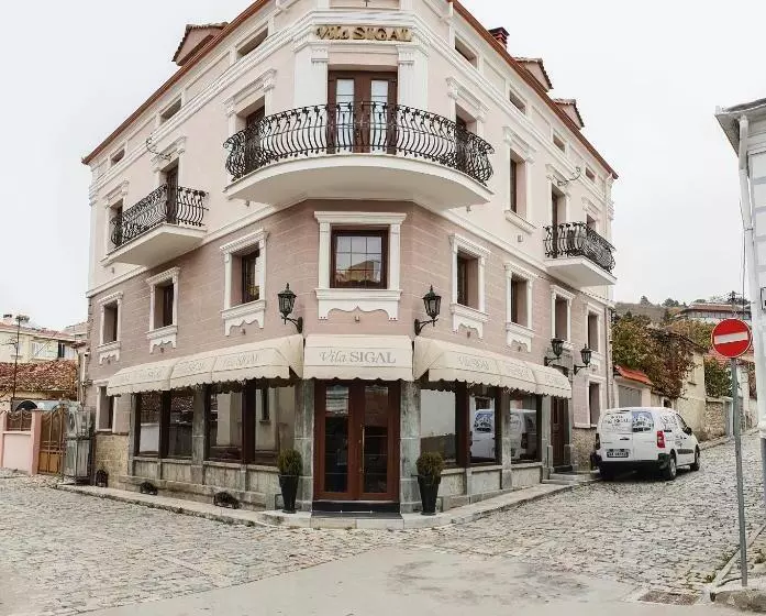 هتل Vila Sigal Korce